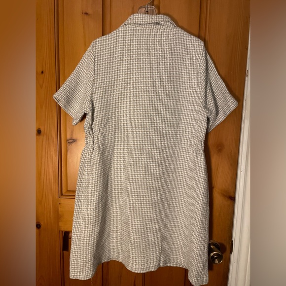 Dresses - Picture 4 of 10